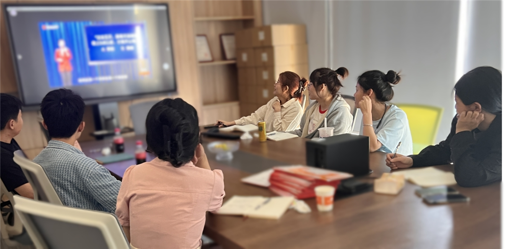 深圳团队经典沟通系列课程学习中(粉同学发量惊人^_^)